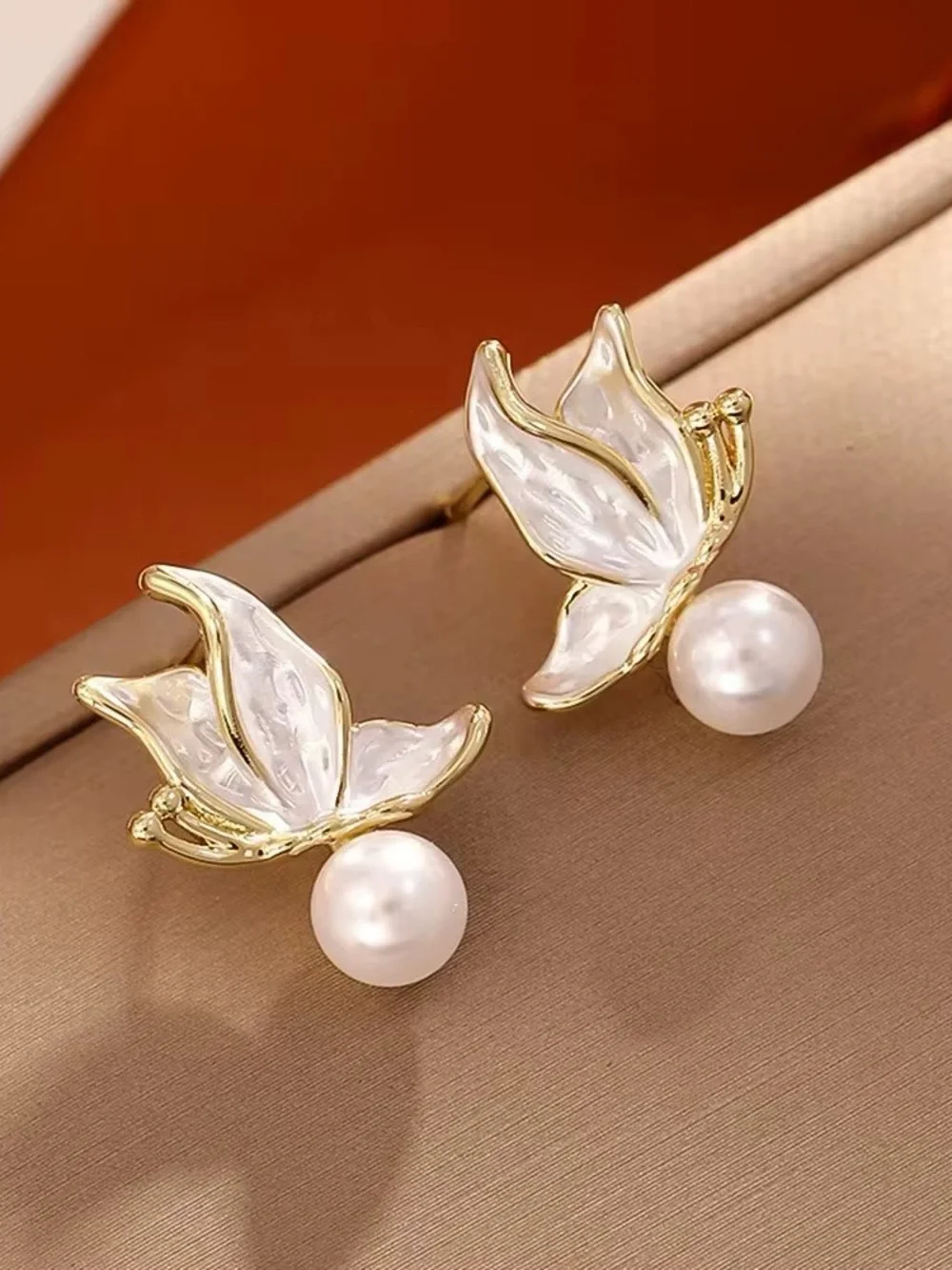 ***Dainty Gold & White Pearl Butterfly Stud Earrings
